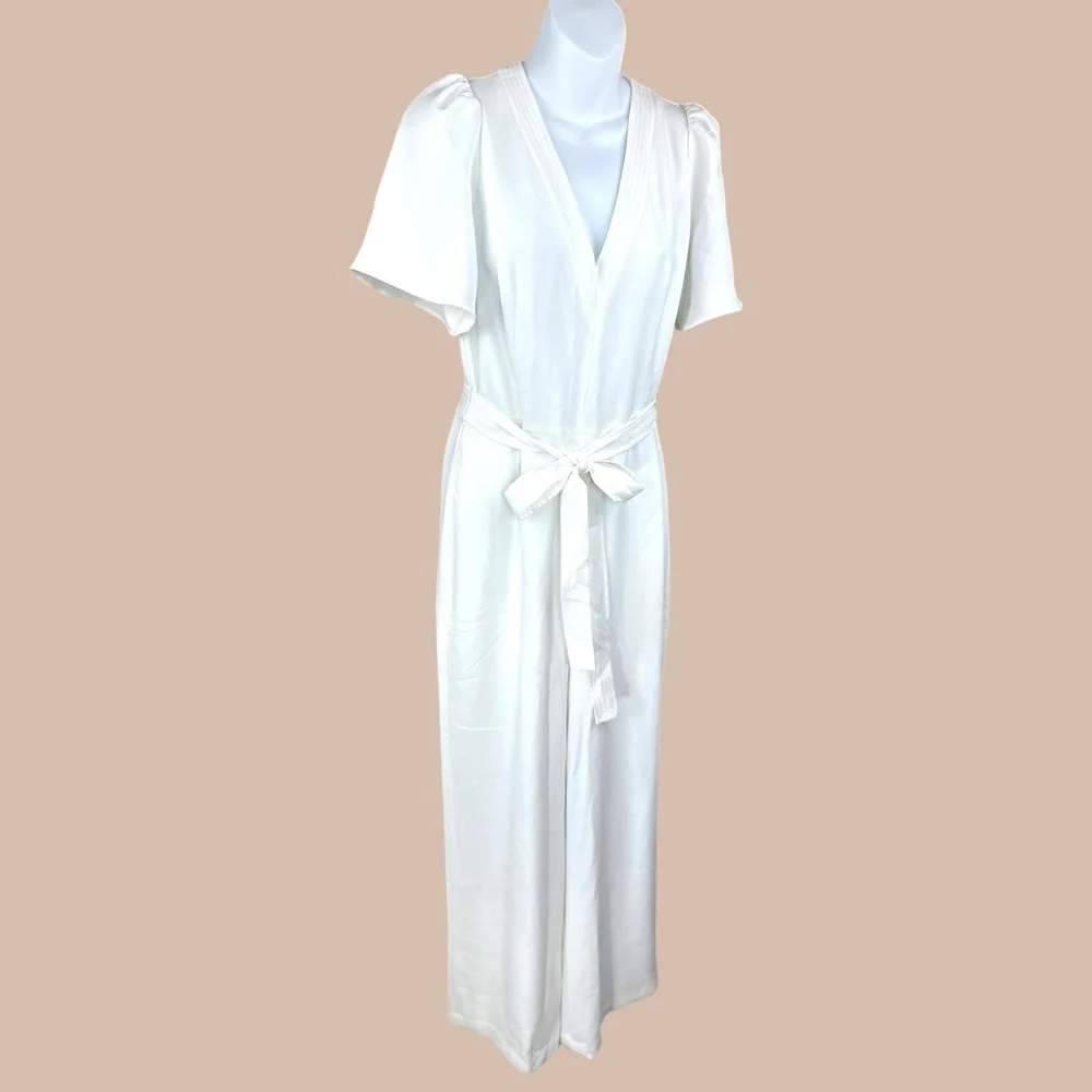 White House‎ Black Market NWOT Size 8 White belted short sleeve Jumpsuit